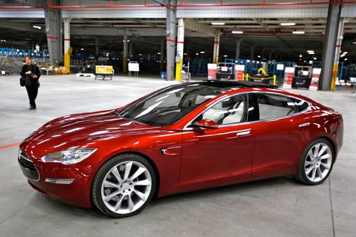 Tesla announces self-driving car rollout before 2019’s end